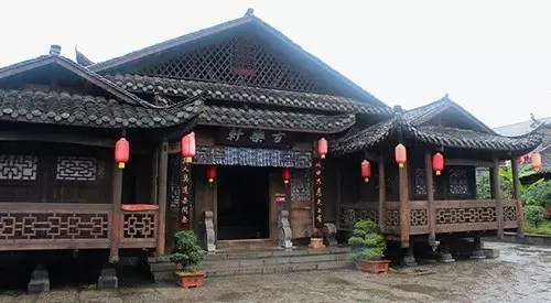 湘西张家界红石林芙蓉镇五日游